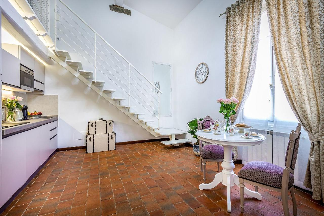 The House Of Books Apartment